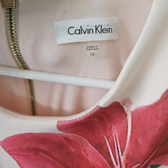 Calvin Klein Pale Pink Tank with Bold Floral Lily - Picture 3 of 5